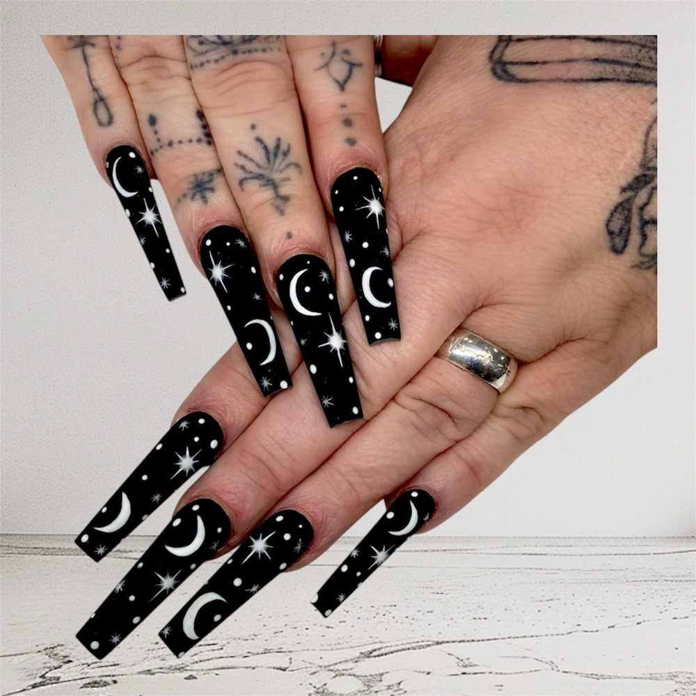 Yo 7 Nail And Spa Logo