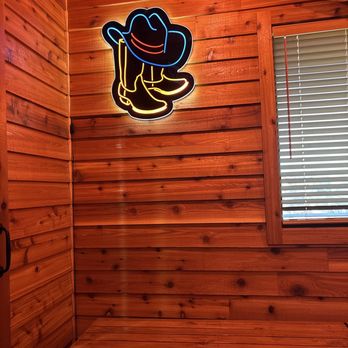 Texas Roadhouse - Waiting area - Steakhouses Near Me - Leander, Texas