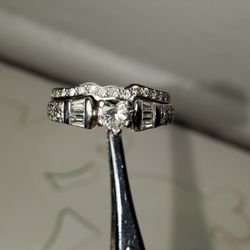 William Jewelers - Heart shaped diamond wedding ring.