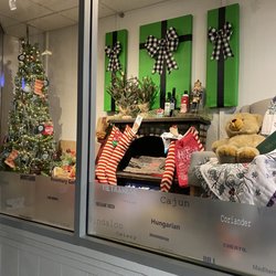 Moburts - Moburts front window display for Christmas - super cute!