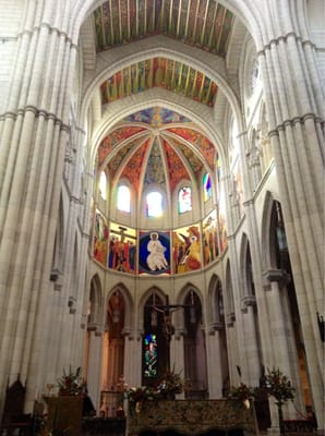 Catedral de Santa María la Real de la Almudena by null