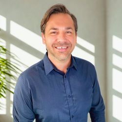 Wit & Reason - Alex Honigman, LICSW
Clinical Director | Licensed Psychotherapist (DC, MD, VA, CA, & FL)
