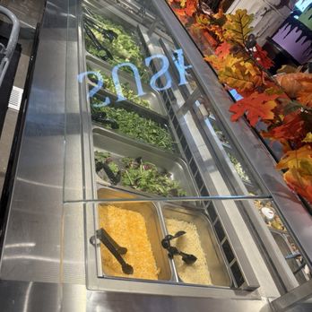 Valley Fresh Market - Sad salad bar with no veggies - Grocery Near Me - Atascadero, California Valley Fresh Market - Sad salad bar with no veggies - Grocery Near Me - Atascadero, California