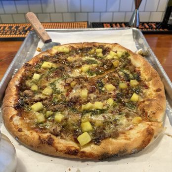 Old County Inn - Hawaiian Pizza - Pizza Near Me - Pine, Arizona