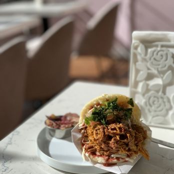 Pomarosa Coffee Shop & Kitchen - Pulled pork apres - Venezuelan Near Me - Toronto, Ontario