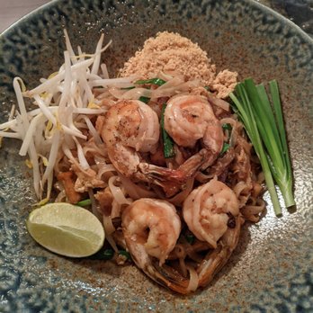 Hakacha Restaurant - Shrimp pad thai - Ramen Near Me - Ithaca, New York