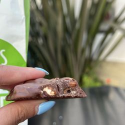 Rocky Mountain Chocolate Factory - Milk chocolate almond cluster
