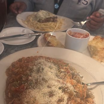Rose's Restaurant - Tuna steak fettuccine and black pepper fettuccine - Italian Near Me - Canton, Michigan