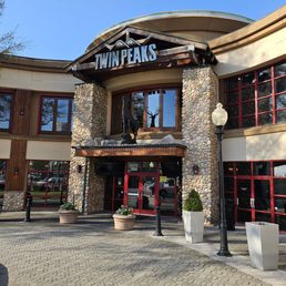 TWIN PEAKS - Updated November 2025 - 727 Photos & 968 Reviews - 3365