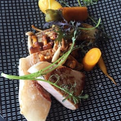 Cochon cuit lentement, et légumes