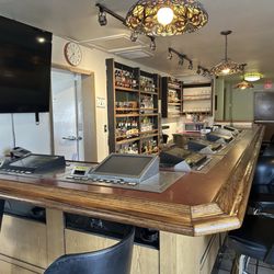 Muddy River Bar and Grill