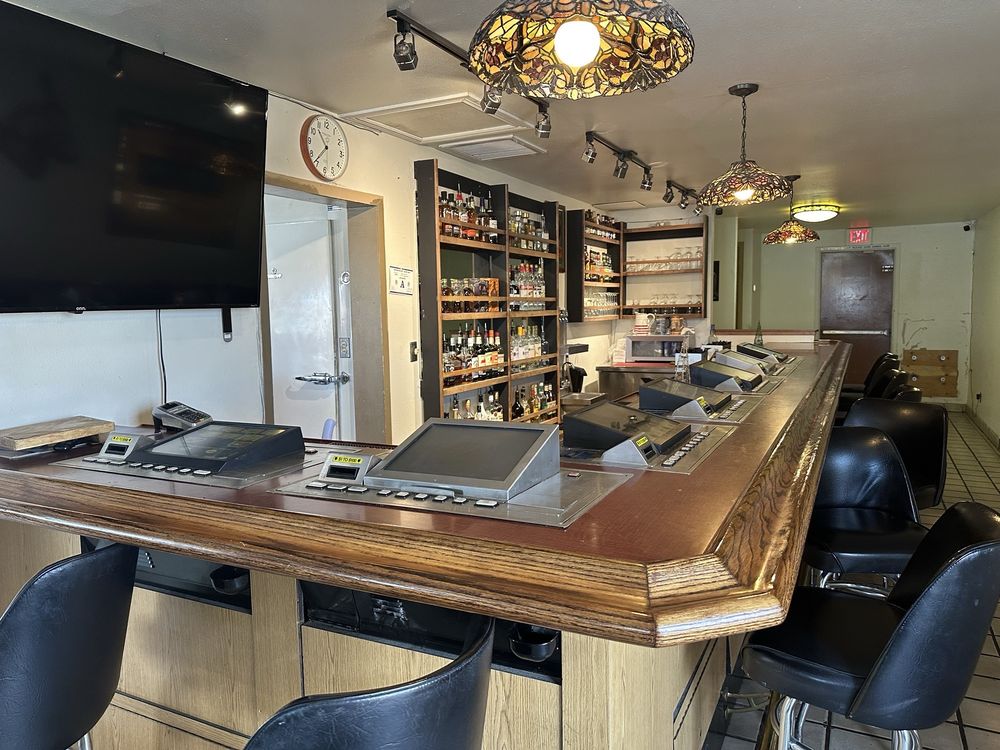 Muddy River Bar and Grill
