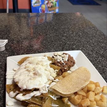 EL MOLCAJETE LOCO - Chilaquiles verdes - Mexican Near Me - La Mirada, California