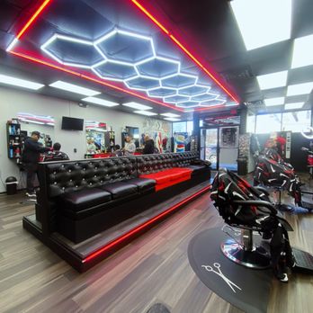 JP’s Elite Barbershop - Barbers getting that work in early 8:00am Sunday morning - Barbers Near Me - Bridgeport, Connecticut JP’s Elite Barbershop - Barbers getting that work in early 8:00am Sunday morning - Barbers Near Me - Bridgeport, Connecticut