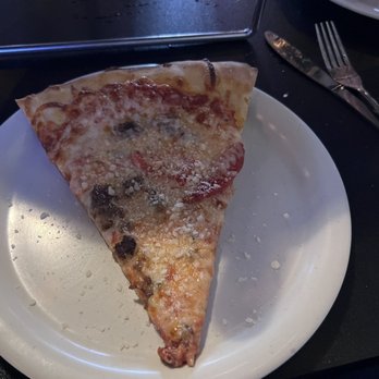 New York Pizza Pub - Slice of Sausage and Red Pepper Pizza - Pizza Near Me - New Braunfels, Texas