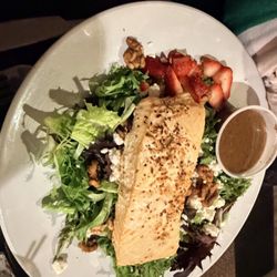 Pete’s Place At The Manor - East Side Salad with Salmon