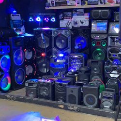 Alsip Swap-O-Rama Flea Market - Best speakers place booth 133 .