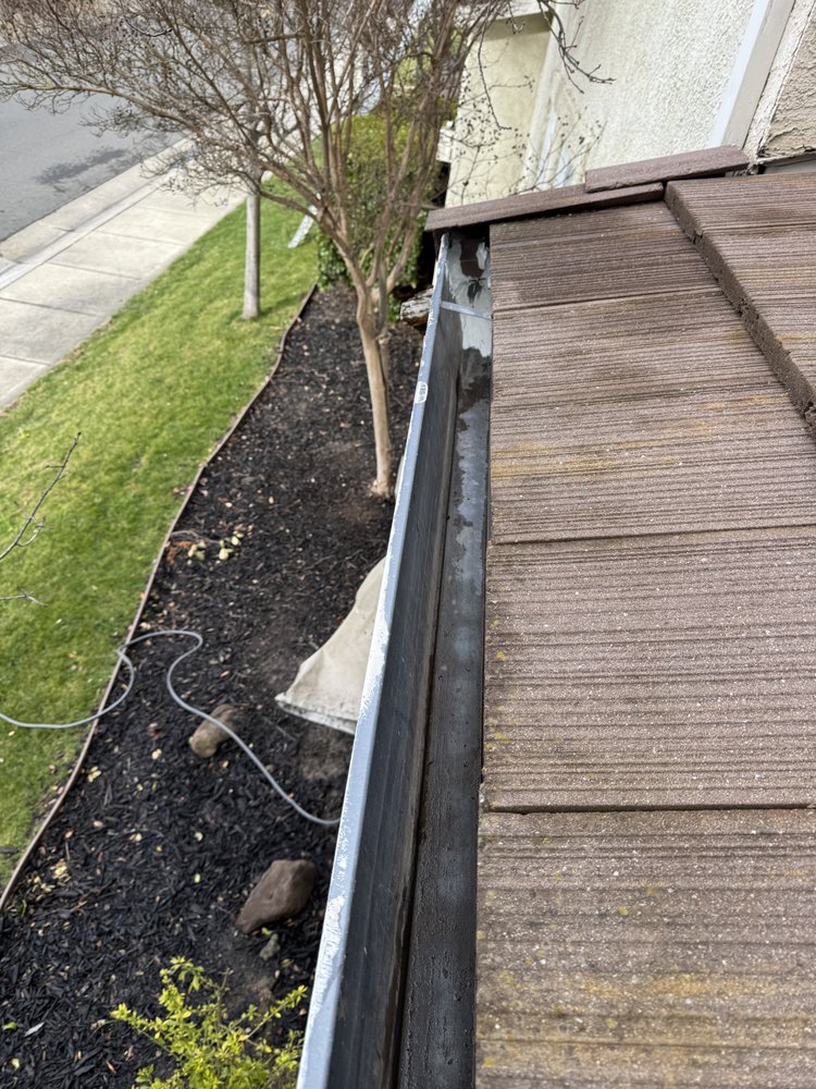 Slide of Roof Gutter Expert