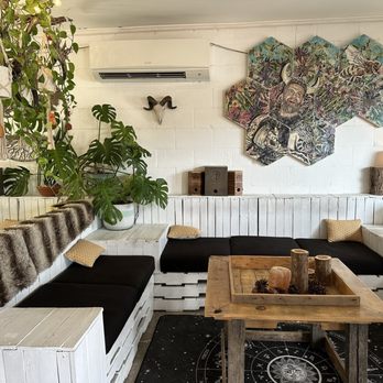 Honeytree Meadery - Beautiful decorations. IG: @hungry.hungry.helena - Meaderies Near Me - Nashville, Tennessee