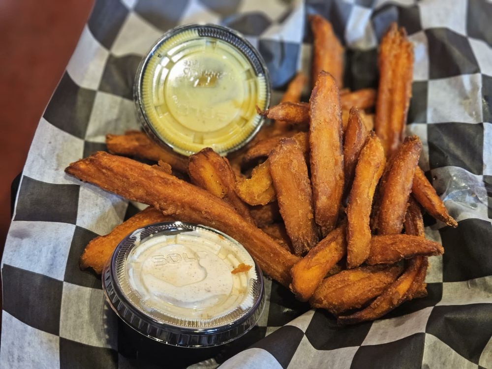 Wagon Wheel American Grill Logo