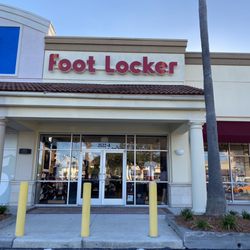 Foot Locker - Entrance