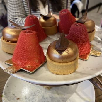 The St. Ermin's Tea Lounge - Tea Rooms Near Me - Westminster, XGL The St. Ermin's Tea Lounge - Tea Rooms Near Me - Westminster, XGL
