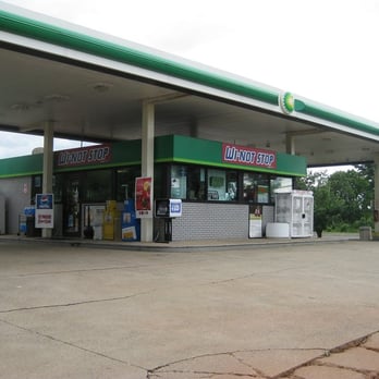 bp - a gas station with a green roof - Gas Stations Near Me - Manassas, Virginia