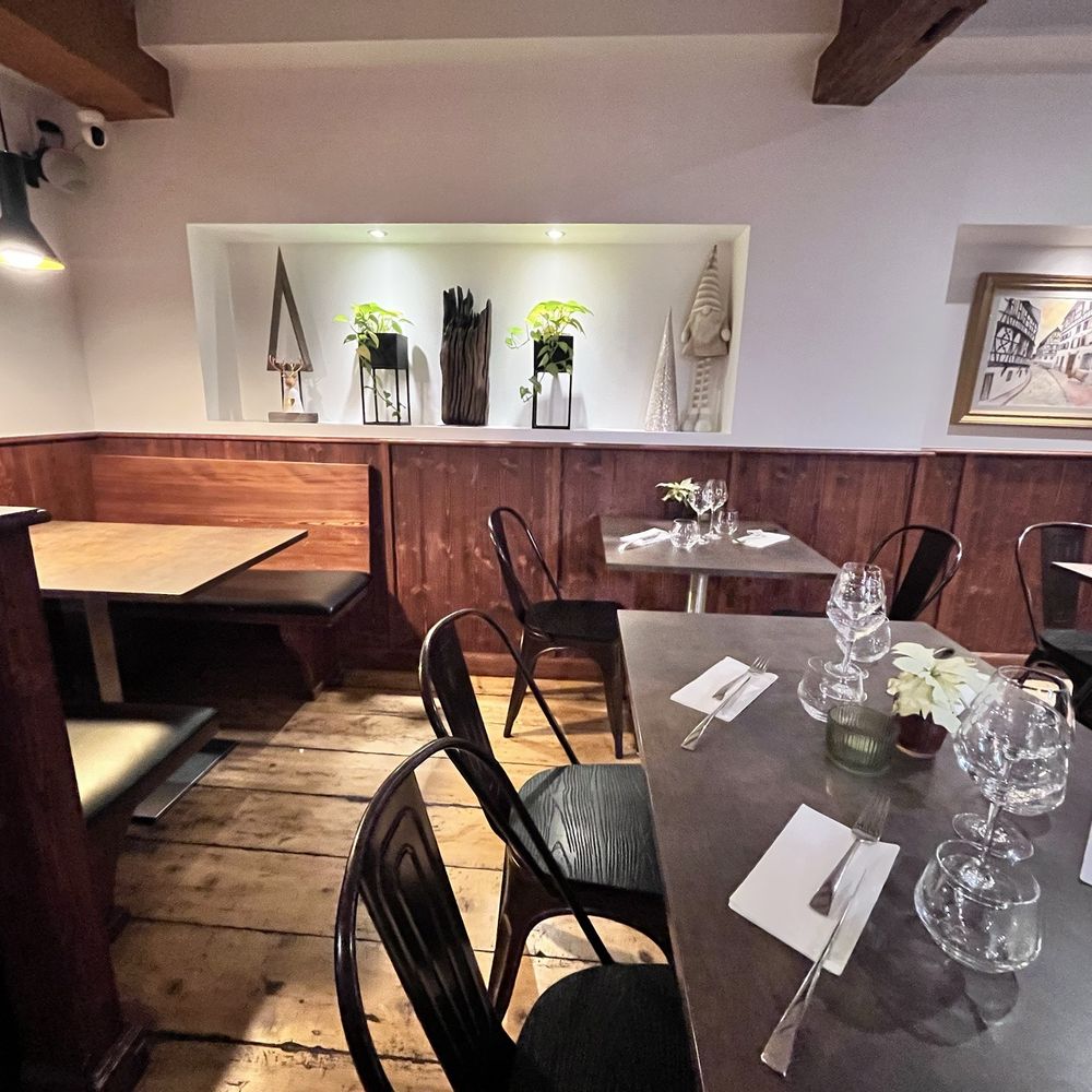 Restaurant l'Oignon - Main dining room - Alsatian Near Me - Strasbourg, 67 Restaurant l'Oignon - Main dining room - Alsatian Near Me - Strasbourg, 67