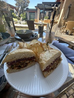 Lucy Restaurant & Bar by null