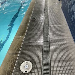 SafeSplash Swim School - Buena Park - Extremely neglected gym cleanliness