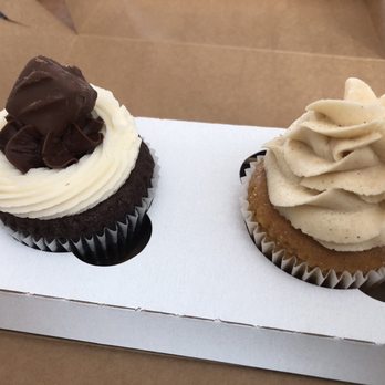 Camarillo Cupcake - Snickers cupcake and vegan pumpkin cupcake - Cupcakes Near Me - Camarillo, California Camarillo Cupcake - Snickers cupcake and vegan pumpkin cupcake - Cupcakes Near Me - Camarillo, California