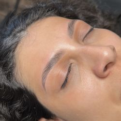 Bare Skin by Jocy - Brow lamination + brow shaping