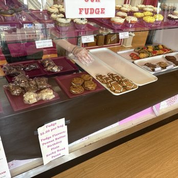 Cakes By Jula - Bakeries Near Me - League City, Texas