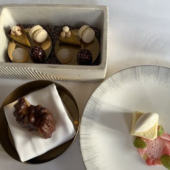 Alo Restaurant - Dessert finale - Bars Near Me - Toronto, Ontario