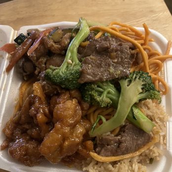 Golden Star Chinese Deli - 3-item combo with half chow mean, half "stir fried " rice, orange chicken, beef and broccoli and mushroom chicken - Chinese Near Me - El Monte, California Golden Star Chinese Deli - 3-item combo with half chow mean, half "stir fried " rice, orange chicken, beef and broccoli and mushroom chicken - Chinese Near Me - El Monte, California