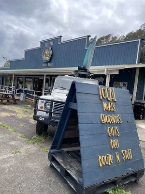 Honokaʻa Country Market by null