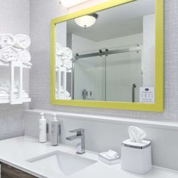 Hampton Inn Kingsville - Guest room bath