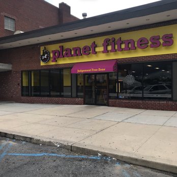 Planet Fitness - Parking and entrance in rear - Gyms Near Me - Levittown, New York Planet Fitness - Parking and entrance in rear - Gyms Near Me - Levittown, New York