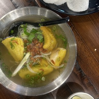 Joe’s Pho - Free range chicken pho with complimentary shrimp chips - Vietnamese Near Me - Dublin, California