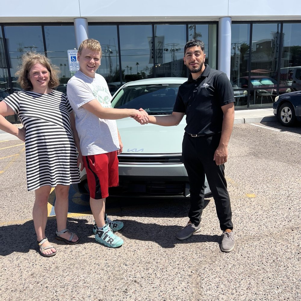 Camelback Kia - Me and my wife with Ali - Car Dealers Near Me - Phoenix, Arizona