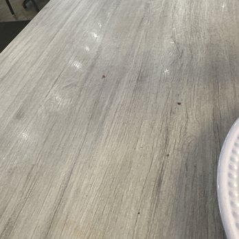 900 Degrees Woodfired Pizza - I had wiped a bit off. You might ask, why not sit somewhere else? They were dirty as well. - Pizza Near Me - Wesley Chapel, Florida