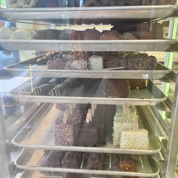 Kilwins Ice Cream - Chocolate - Fudge - Chocolate covered treats - Ice Cream & Frozen Yogurt Near Me - Babylon, New York Kilwins Ice Cream - Chocolate - Fudge - Chocolate covered treats - Ice Cream & Frozen Yogurt Near Me - Babylon, New York