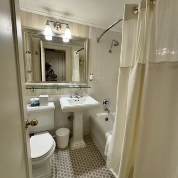 Mayflower Park Hotel - Hotels Near Me - Seattle, Washington Mayflower Park Hotel - Hotels Near Me - Seattle, Washington
