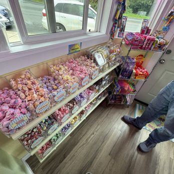 JillyBeanz - Candy - Ice Cream & Frozen Yogurt Near Me - Waldport, Oregon