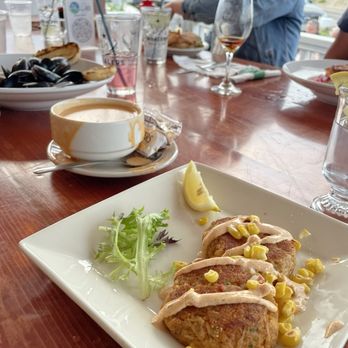The Beachead - Crab cakes, lobster bisque, and mussels - Seafood Near Me - Block Island, Rhode Island