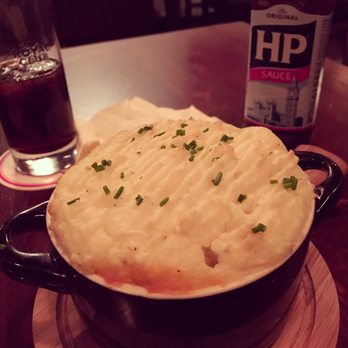 Tierney's - The madly delicious Cottage Pie! Don't forget a touch of HP to go with it! - Irish Pub Near Me - Haarlem, DR