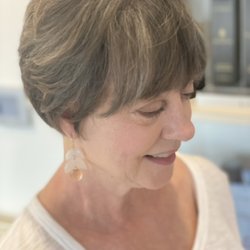 AlexMars Salon - Soft short bob