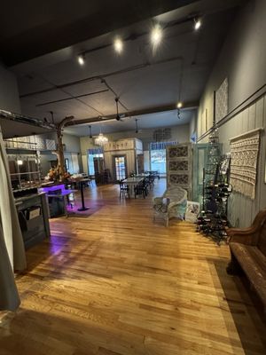 Lulu's On Main by null