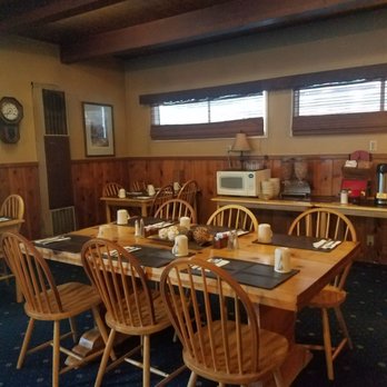 Cinnamon Bear Inn - Hotels Near Me - Mammoth Lakes, California
