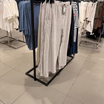 H&M - Men's Clothing Near Me - Elizabeth, New Jersey
